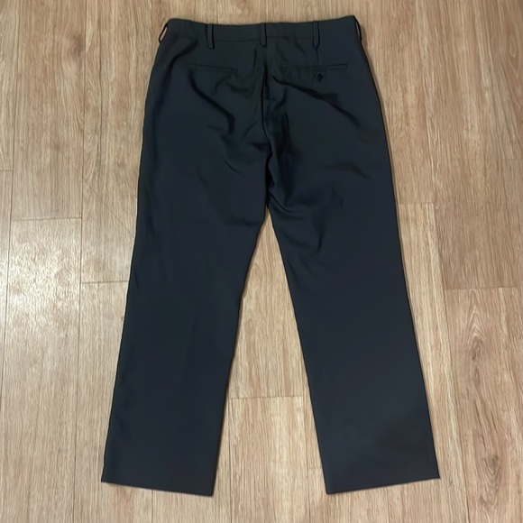 VanHeusen Studio 34x30 100% polyester - Picture 2 of 2